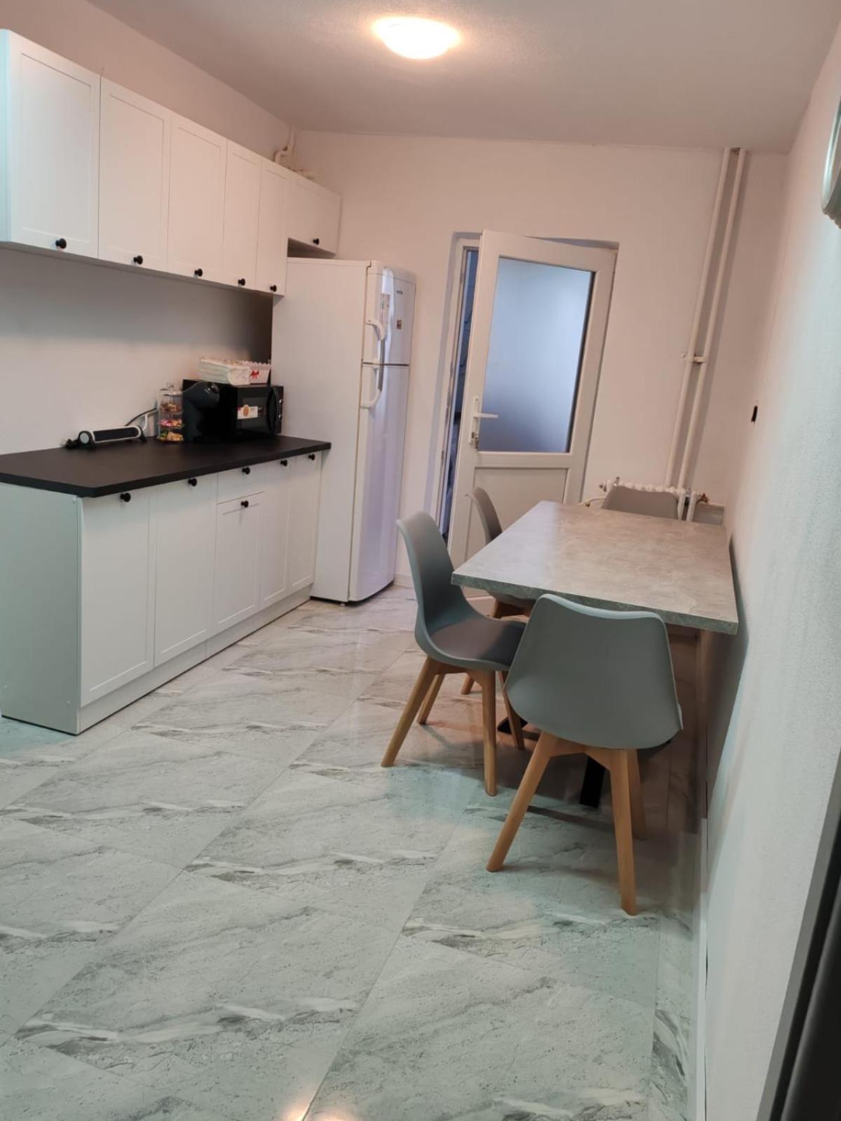 شقة Garsoniera G3 كرايوفا المظهر الخارجي الصورة